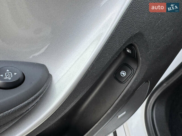 Белый Опель Ампера, объемом двигателя 1.4 л и пробегом 202 тыс. км за 9900 $, фото 48 на Automoto.ua