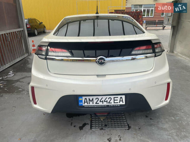 Белый Опель Ампера, объемом двигателя 1.4 л и пробегом 217 тыс. км за 9950 $, фото 3 на Automoto.ua