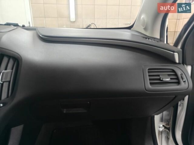 Белый Опель Ампера, объемом двигателя 1.4 л и пробегом 294 тыс. км за 12000 $, фото 13 на Automoto.ua