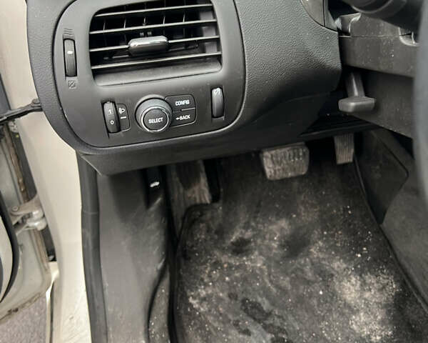 Білий Опель Ампера, об'ємом двигуна 1.4 л та пробігом 107 тис. км за 11500 $, фото 7 на Automoto.ua
