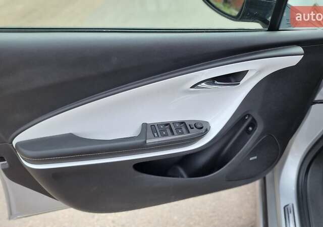 Сірий Опель Ампера, об'ємом двигуна 1.4 л та пробігом 132 тис. км за 11300 $, фото 10 на Automoto.ua