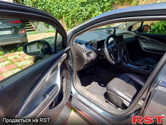 Сірий Опель Ампера, об'ємом двигуна 1.4 л та пробігом 130 тис. км за 9000 $, фото 6 на Automoto.ua