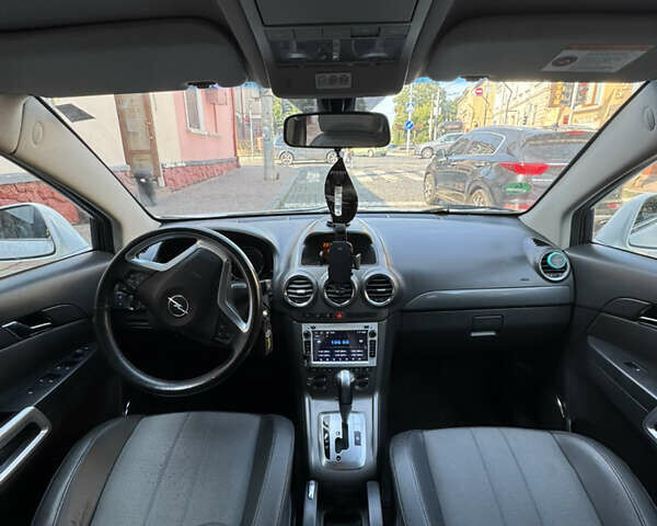 Белый Опель Антара, объемом двигателя 1.99 л и пробегом 142 тыс. км за 10000 $, фото 13 на Automoto.ua