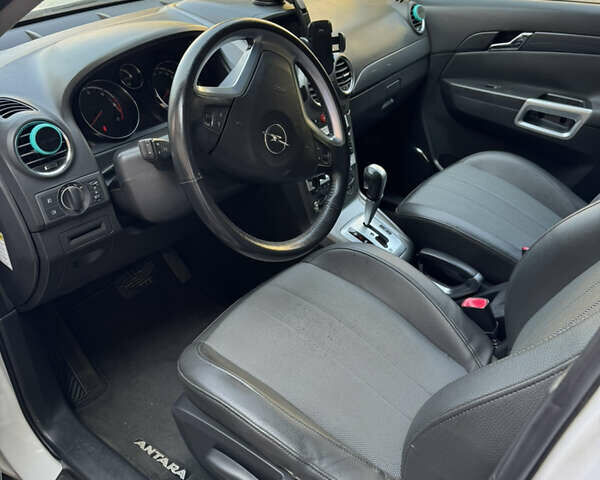 Белый Опель Антара, объемом двигателя 1.99 л и пробегом 142 тыс. км за 10000 $, фото 11 на Automoto.ua