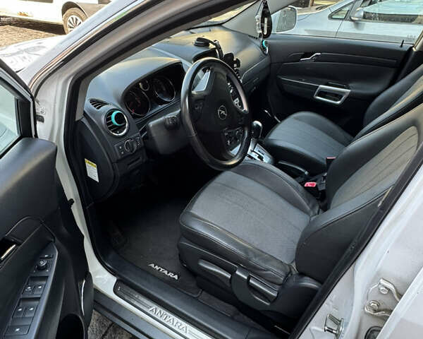 Белый Опель Антара, объемом двигателя 1.99 л и пробегом 142 тыс. км за 10000 $, фото 15 на Automoto.ua