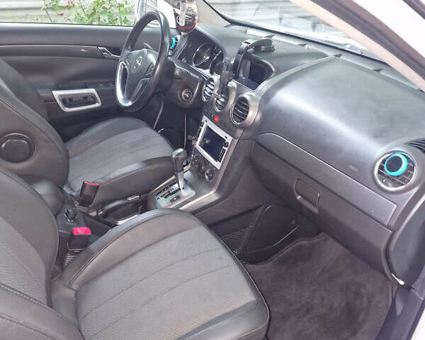 Белый Опель Антара, объемом двигателя 1.99 л и пробегом 142 тыс. км за 10000 $, фото 19 на Automoto.ua