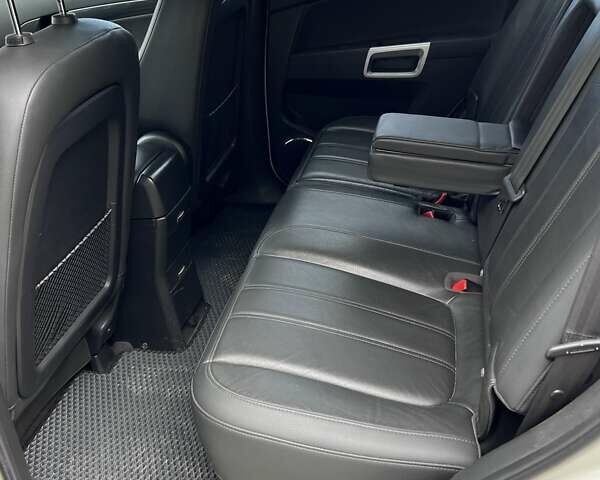 Опель Антара 2010 в Черновцах на Automoto.ua Белый Опель Антара, объемом двигателя 2 л и пробегом 170 тыс. км за 11663 $, фото 7 на Automoto.ua