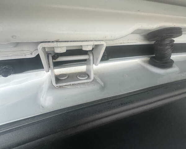 Білий Опель Антара, об'ємом двигуна 2.2 л та пробігом 131 тис. км за 9650 $, фото 49 на Automoto.ua