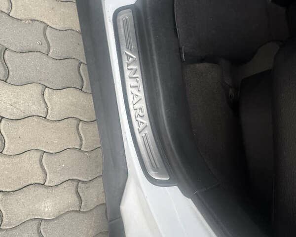 Білий Опель Антара, об'ємом двигуна 2.2 л та пробігом 131 тис. км за 9650 $, фото 79 на Automoto.ua