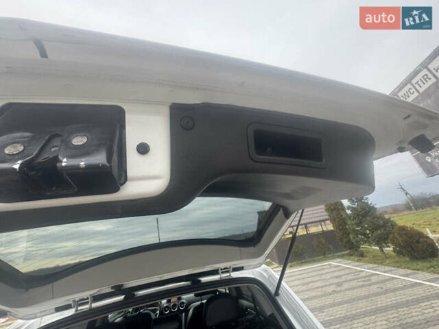 Білий Опель Антара, об'ємом двигуна 2.2 л та пробігом 131 тис. км за 9650 $, фото 67 на Automoto.ua