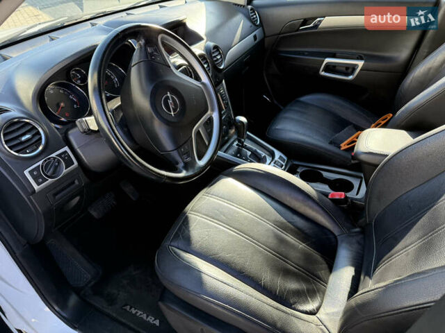 Білий Опель Антара, об'ємом двигуна 2.2 л та пробігом 130 тис. км за 10900 $, фото 16 на Automoto.ua