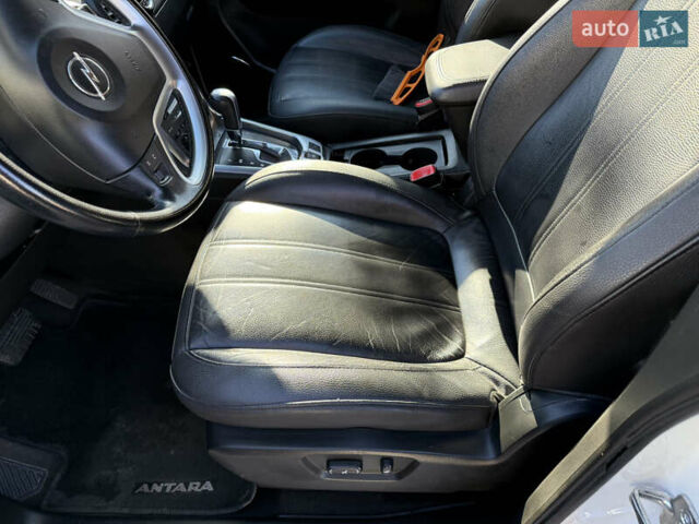 Білий Опель Антара, об'ємом двигуна 2.2 л та пробігом 130 тис. км за 10900 $, фото 17 на Automoto.ua