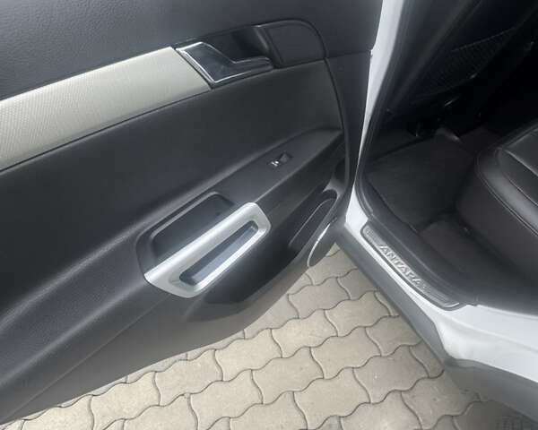 Білий Опель Антара, об'ємом двигуна 2.2 л та пробігом 131 тис. км за 9650 $, фото 78 на Automoto.ua