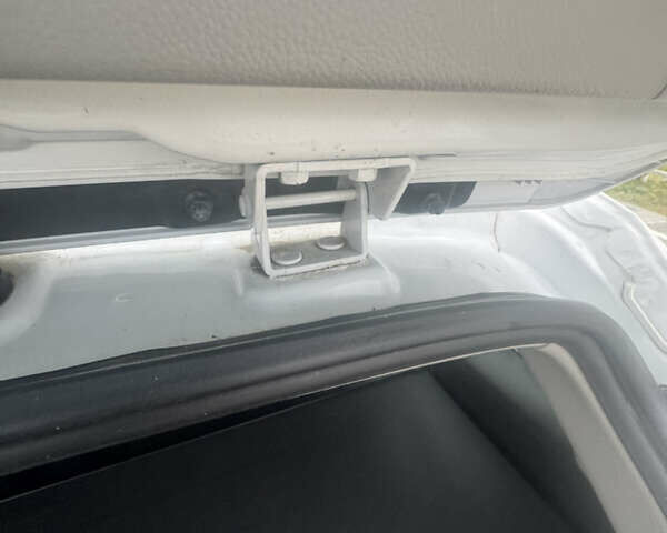 Білий Опель Антара, об'ємом двигуна 2.2 л та пробігом 131 тис. км за 9650 $, фото 48 на Automoto.ua