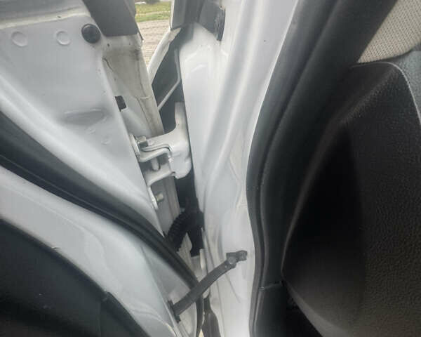 Білий Опель Антара, об'ємом двигуна 2.2 л та пробігом 131 тис. км за 9650 $, фото 94 на Automoto.ua