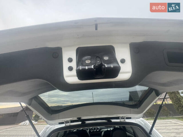 Білий Опель Антара, об'ємом двигуна 2.2 л та пробігом 131 тис. км за 9650 $, фото 51 на Automoto.ua