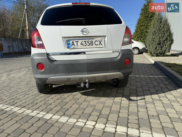 Білий Опель Антара, об'ємом двигуна 2.2 л та пробігом 130 тис. км за 10900 $, фото 7 на Automoto.ua