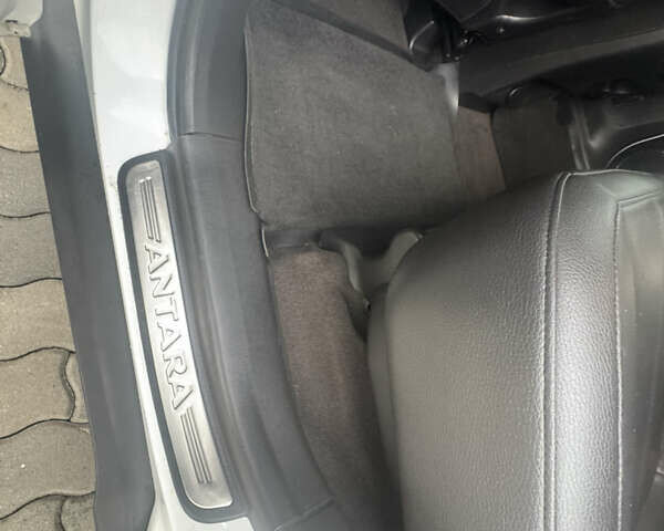 Білий Опель Антара, об'ємом двигуна 2.2 л та пробігом 131 тис. км за 9650 $, фото 84 на Automoto.ua