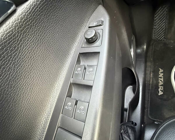 Білий Опель Антара, об'ємом двигуна 2.23 л та пробігом 132 тис. км за 9400 $, фото 75 на Automoto.ua