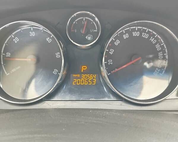Опель Антара 2012 в Ужгороде на Automoto.ua Белый Опель Антара, объемом двигателя 2.2 л и пробегом 475 тыс. км за 9500 $, фото 3 на Automoto.ua