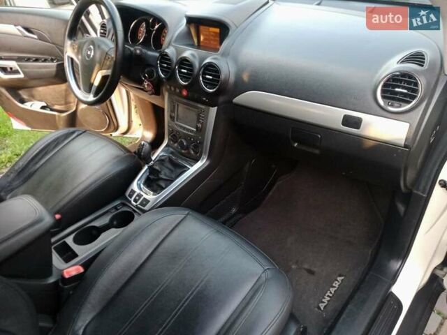 Белый Опель Антара, объемом двигателя 2.2 л и пробегом 199 тыс. км за 9500 $, фото 19 на Automoto.ua