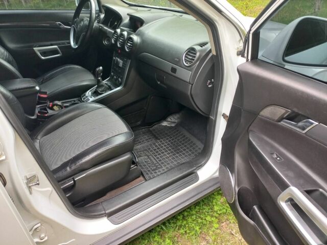 Білий Опель Антара, об'ємом двигуна 2.4 л та пробігом 149 тис. км за 10800 $, фото 3 на Automoto.ua