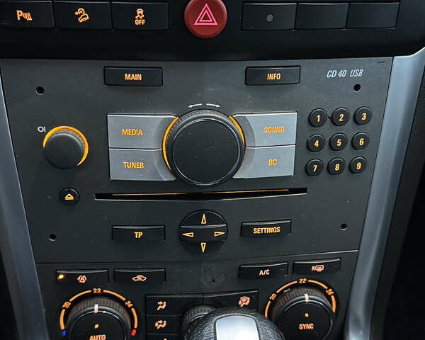 Білий Опель Антара, об'ємом двигуна 2.2 л та пробігом 113 тис. км за 12200 $, фото 36 на Automoto.ua