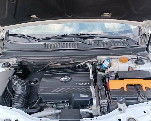 Білий Опель Антара, об'ємом двигуна 2.2 л та пробігом 271 тис. км за 11500 $, фото 2 на Automoto.ua