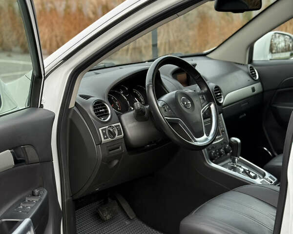 Белый Опель Антара, объемом двигателя 2.2 л и пробегом 115 тыс. км за 12200 $, фото 16 на Automoto.ua