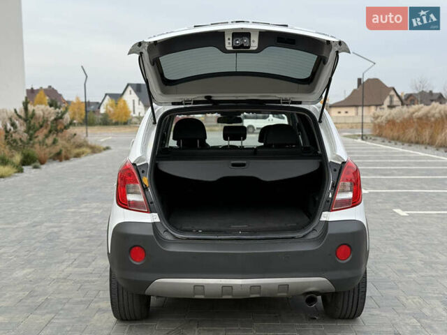 Белый Опель Антара, объемом двигателя 2.2 л и пробегом 115 тыс. км за 12200 $, фото 19 на Automoto.ua