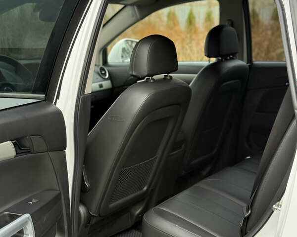 Белый Опель Антара, объемом двигателя 2.2 л и пробегом 115 тыс. км за 12200 $, фото 18 на Automoto.ua