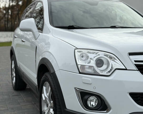 Белый Опель Антара, объемом двигателя 2.2 л и пробегом 115 тыс. км за 12200 $, фото 4 на Automoto.ua