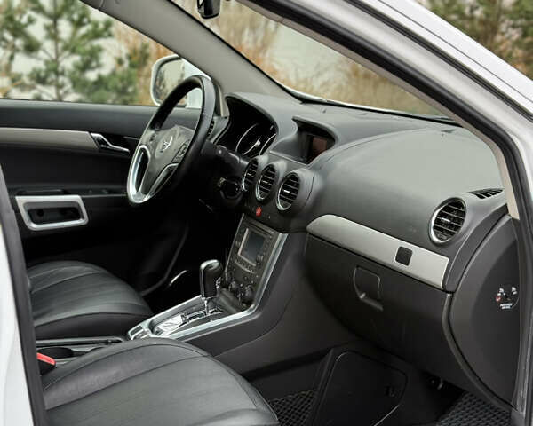 Белый Опель Антара, объемом двигателя 2.2 л и пробегом 115 тыс. км за 12200 $, фото 20 на Automoto.ua