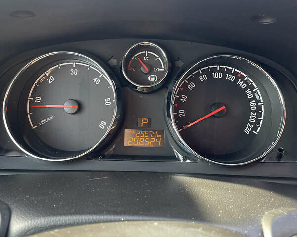 Білий Опель Антара, об'ємом двигуна 2.2 л та пробігом 208 тис. км за 11900 $, фото 12 на Automoto.ua