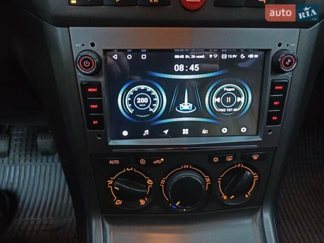 Чорний Опель Антара, об'ємом двигуна 2 л та пробігом 258 тис. км за 8300 $, фото 1 на Automoto.ua