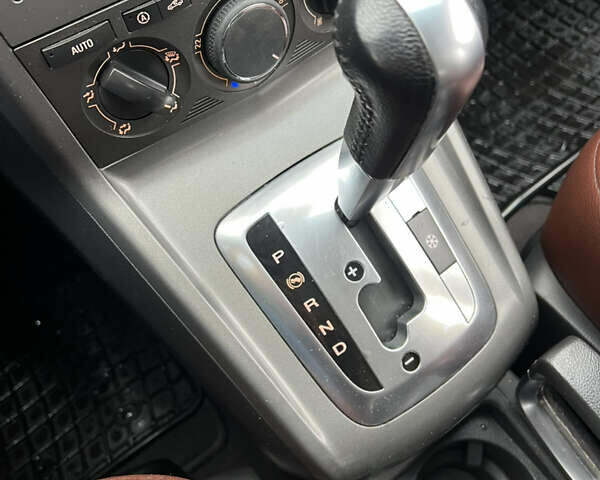 Черный Опель Антара, объемом двигателя 2 л и пробегом 225 тыс. км за 8400 $, фото 11 на Automoto.ua