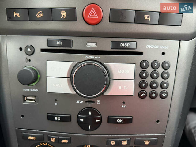 Черный Опель Антара, объемом двигателя 1.99 л и пробегом 226 тыс. км за 8500 $, фото 53 на Automoto.ua