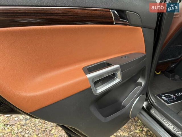 Чорний Опель Антара, об'ємом двигуна 2 л та пробігом 250 тис. км за 8950 $, фото 43 на Automoto.ua