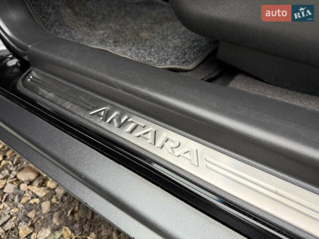 Чорний Опель Антара, об'ємом двигуна 2 л та пробігом 250 тис. км за 8950 $, фото 41 на Automoto.ua