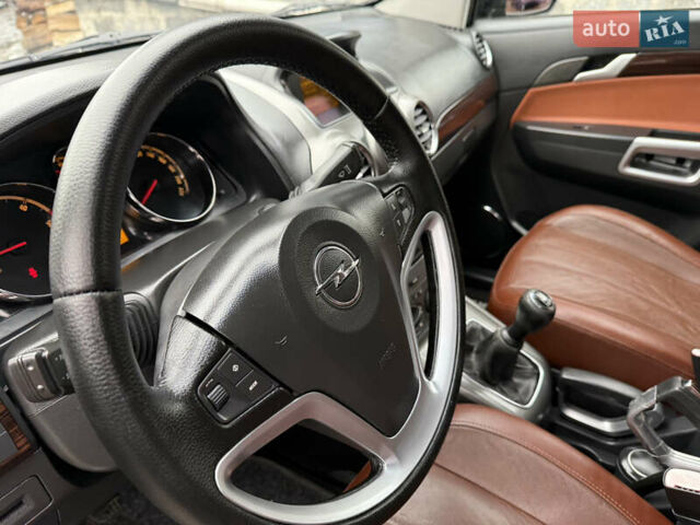 Чорний Опель Антара, об'ємом двигуна 2 л та пробігом 250 тис. км за 8950 $, фото 31 на Automoto.ua