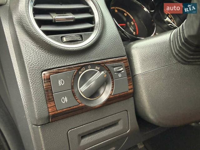 Чорний Опель Антара, об'ємом двигуна 2 л та пробігом 250 тис. км за 8950 $, фото 30 на Automoto.ua