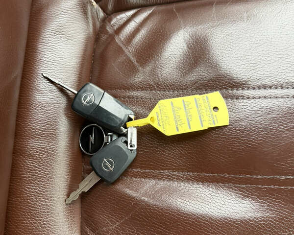 Черный Опель Антара, объемом двигателя 1.99 л и пробегом 226 тыс. км за 8500 $, фото 64 на Automoto.ua