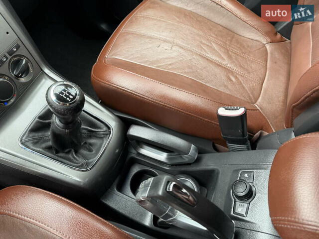 Чорний Опель Антара, об'ємом двигуна 2 л та пробігом 250 тис. км за 8950 $, фото 32 на Automoto.ua