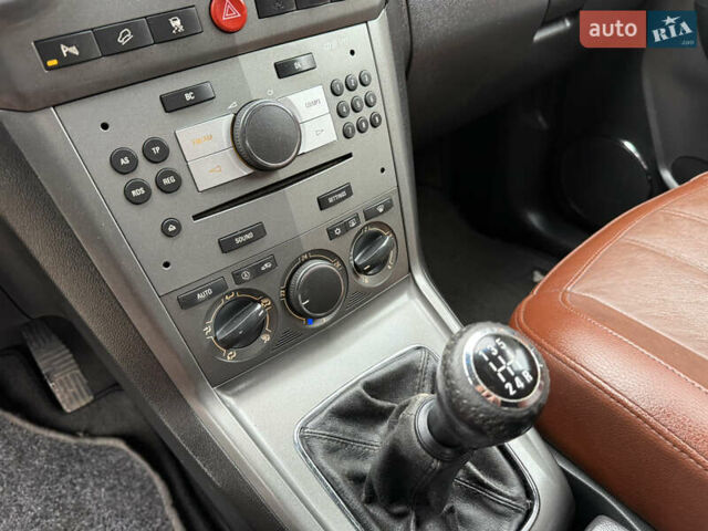 Чорний Опель Антара, об'ємом двигуна 2 л та пробігом 250 тис. км за 8700 $, фото 34 на Automoto.ua