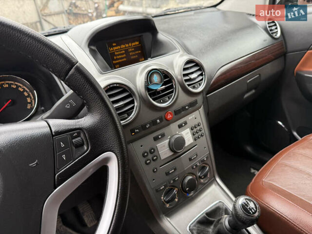 Чорний Опель Антара, об'ємом двигуна 2 л та пробігом 250 тис. км за 8950 $, фото 39 на Automoto.ua