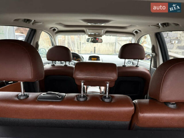 Чорний Опель Антара, об'ємом двигуна 2 л та пробігом 250 тис. км за 8950 $, фото 52 на Automoto.ua