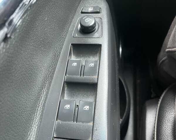 Черный Опель Антара, объемом двигателя 2 л и пробегом 315 тыс. км за 8700 $, фото 13 на Automoto.ua