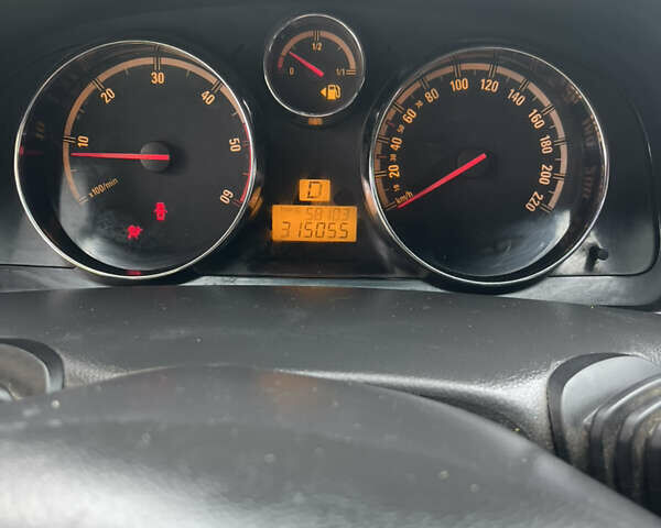 Черный Опель Антара, объемом двигателя 2 л и пробегом 315 тыс. км за 8700 $, фото 14 на Automoto.ua