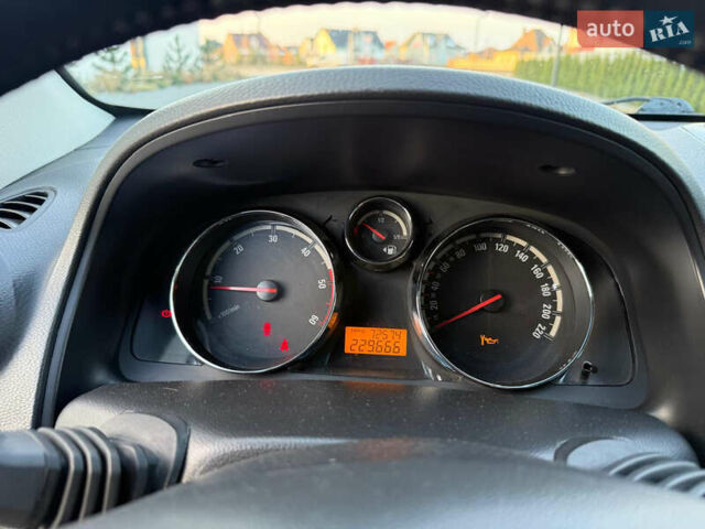 Черный Опель Антара, объемом двигателя 2 л и пробегом 229 тыс. км за 8000 $, фото 17 на Automoto.ua