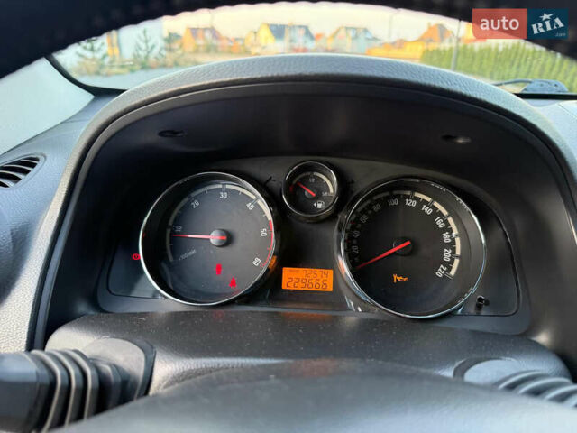 Чорний Опель Антара, об'ємом двигуна 2 л та пробігом 229 тис. км за 9000 $, фото 28 на Automoto.ua